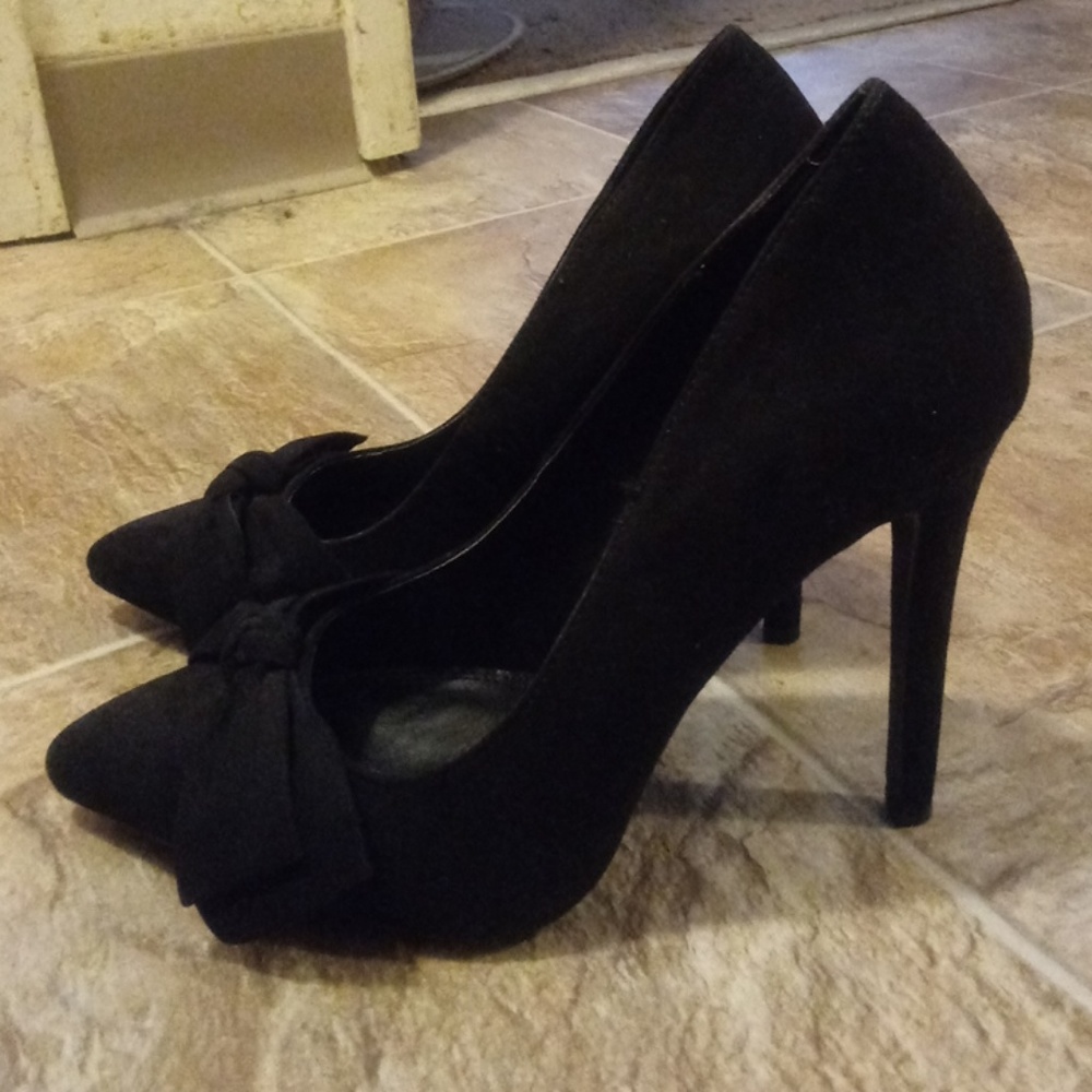 Black high heels - Picture 2 of 5
